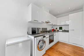 FW Haute Apartments at Ealing, 2 Bedroom and 1 Bathroom Flat, King or Twin beds with FREE WIFI and FREE PARKING, Ealing